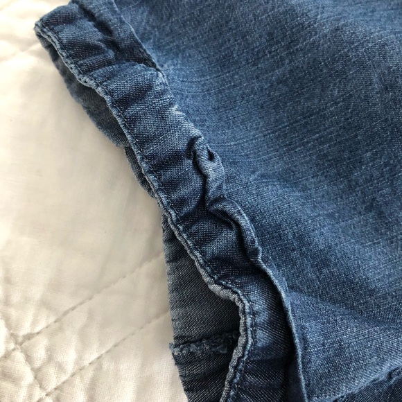 EUC Set of 2 Women’s Button-Up Shirts: 1 Floral and 1 Denim Short-Sleeve - Picture 9 of 16